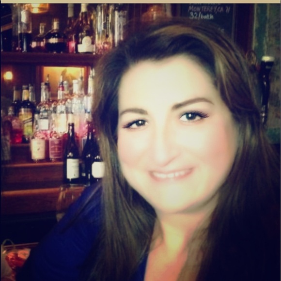 Meet your Posher, Deborah - Picture 2 of 9